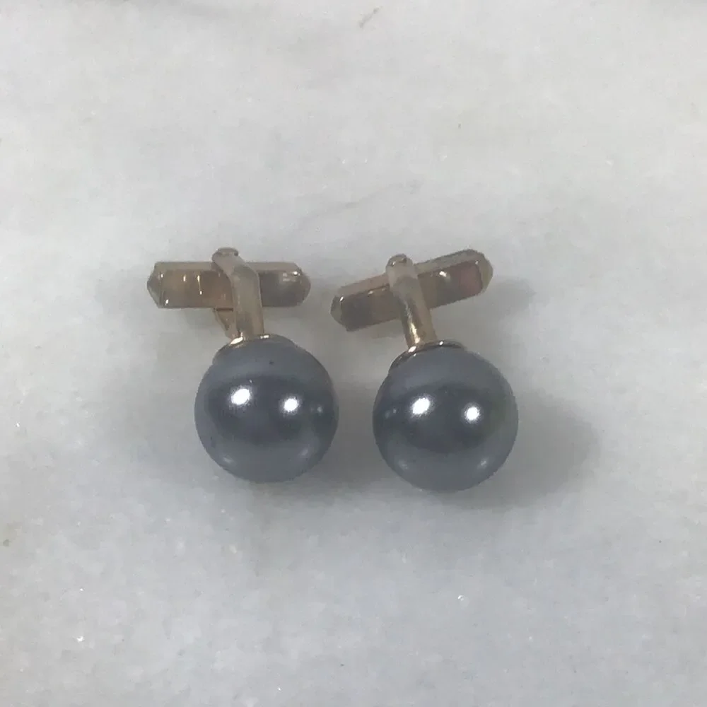 Vintage Gold Tone Round Gray Moonglow Cabochon Faux Pearl Cufflinks